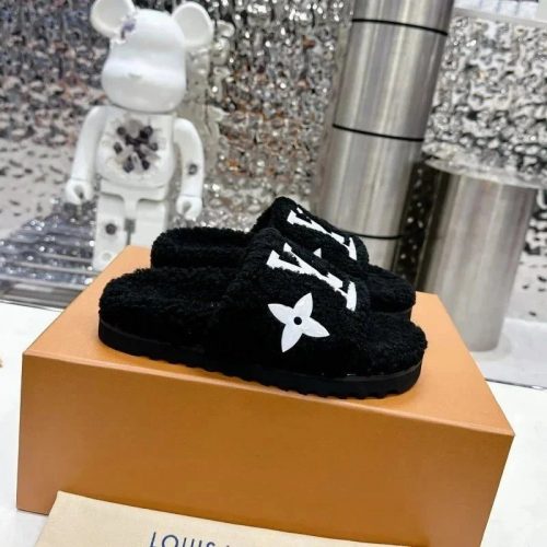 Louis Vuitton LV Dreamy Flat Mule Cozy Shearling Slippers Black