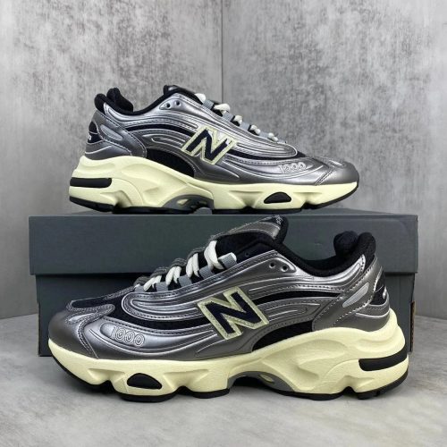 New Balance 1000 Chunky Sneakers Silver and Black
