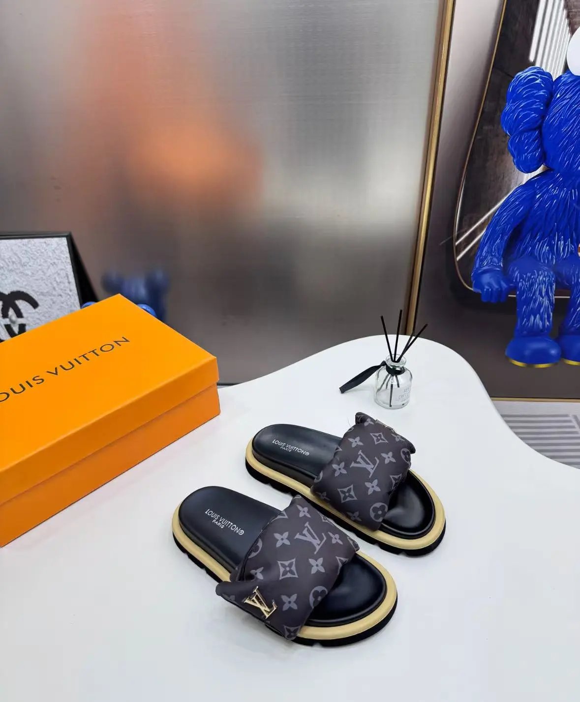 9 9