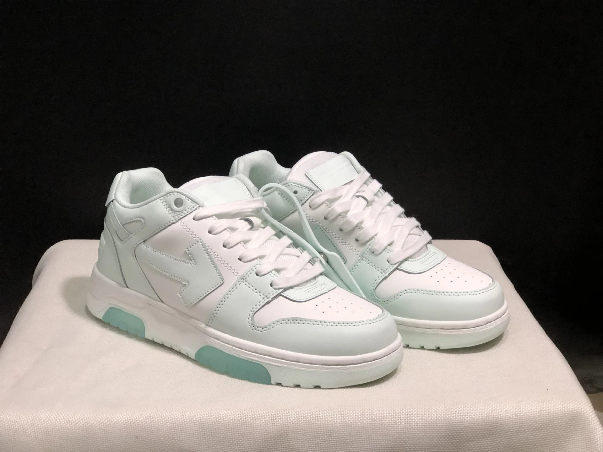 3 3