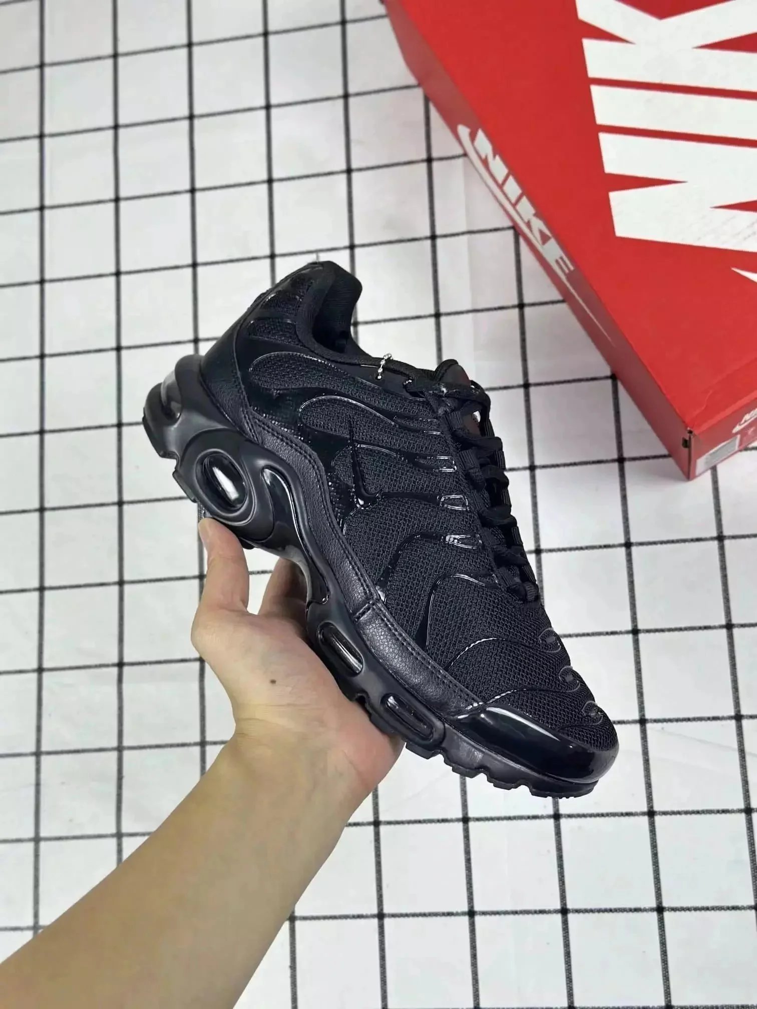 黑 黑