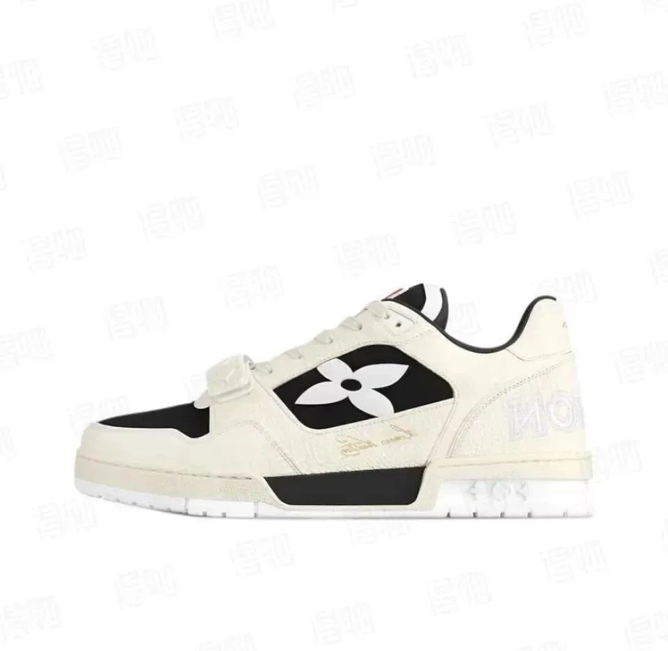 24四叶草白黑 24四叶草白黑