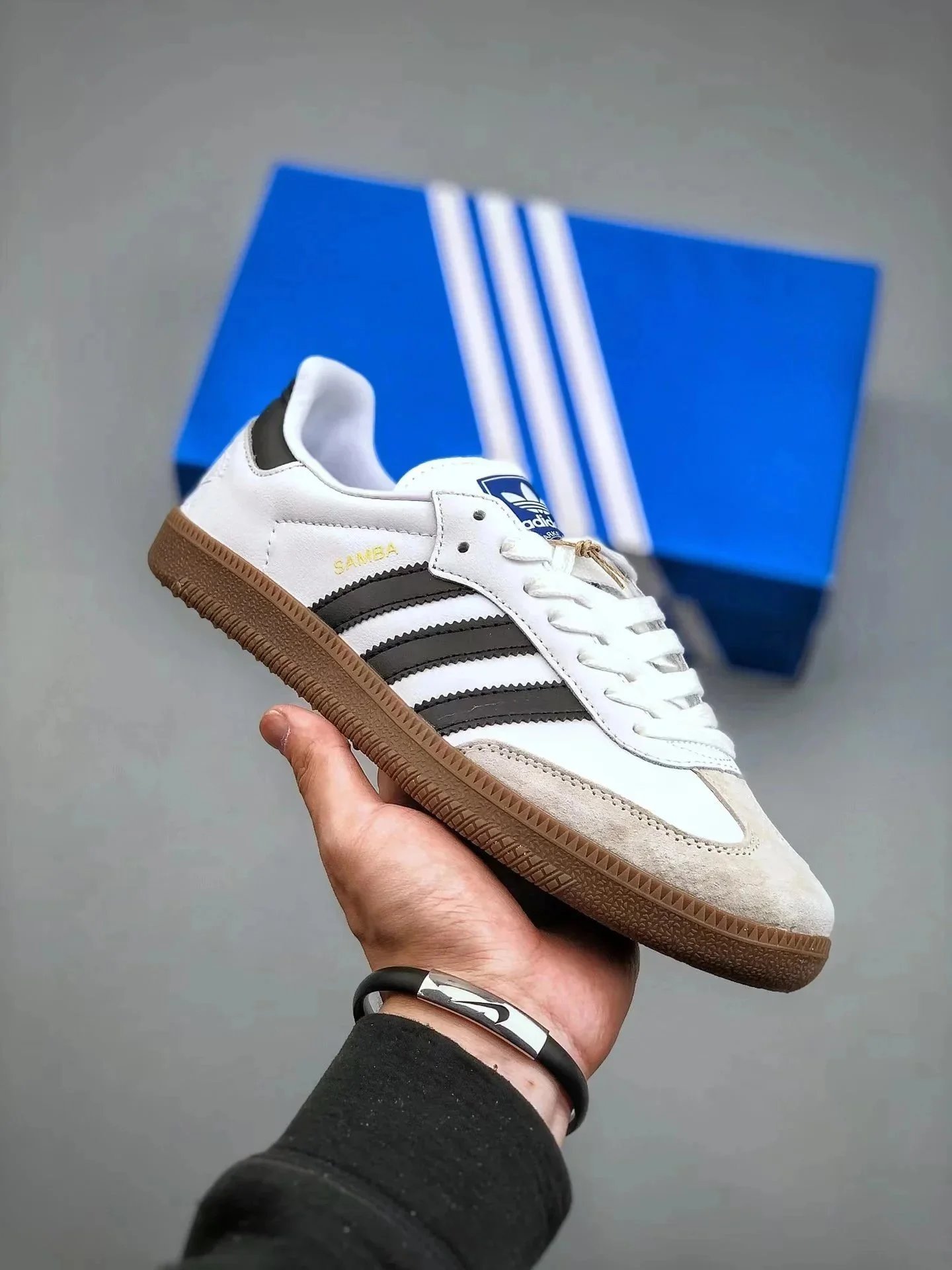 32 32