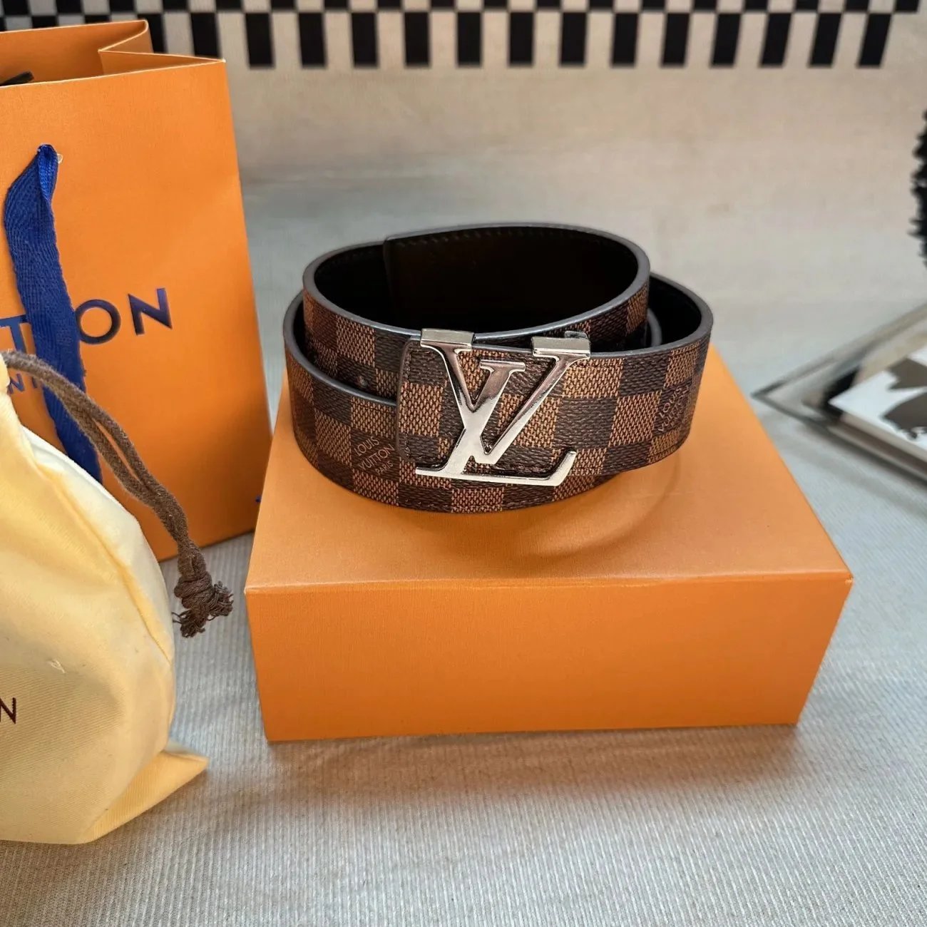 32 32