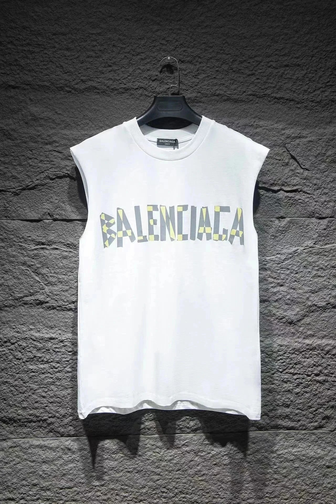 32 32