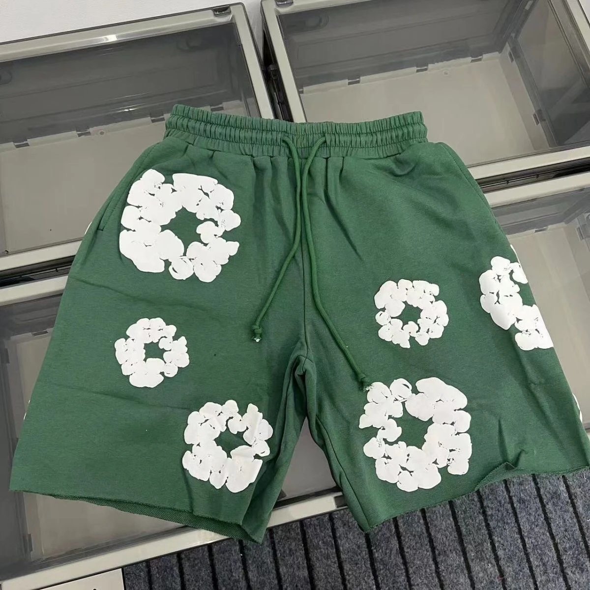 绿色短裤