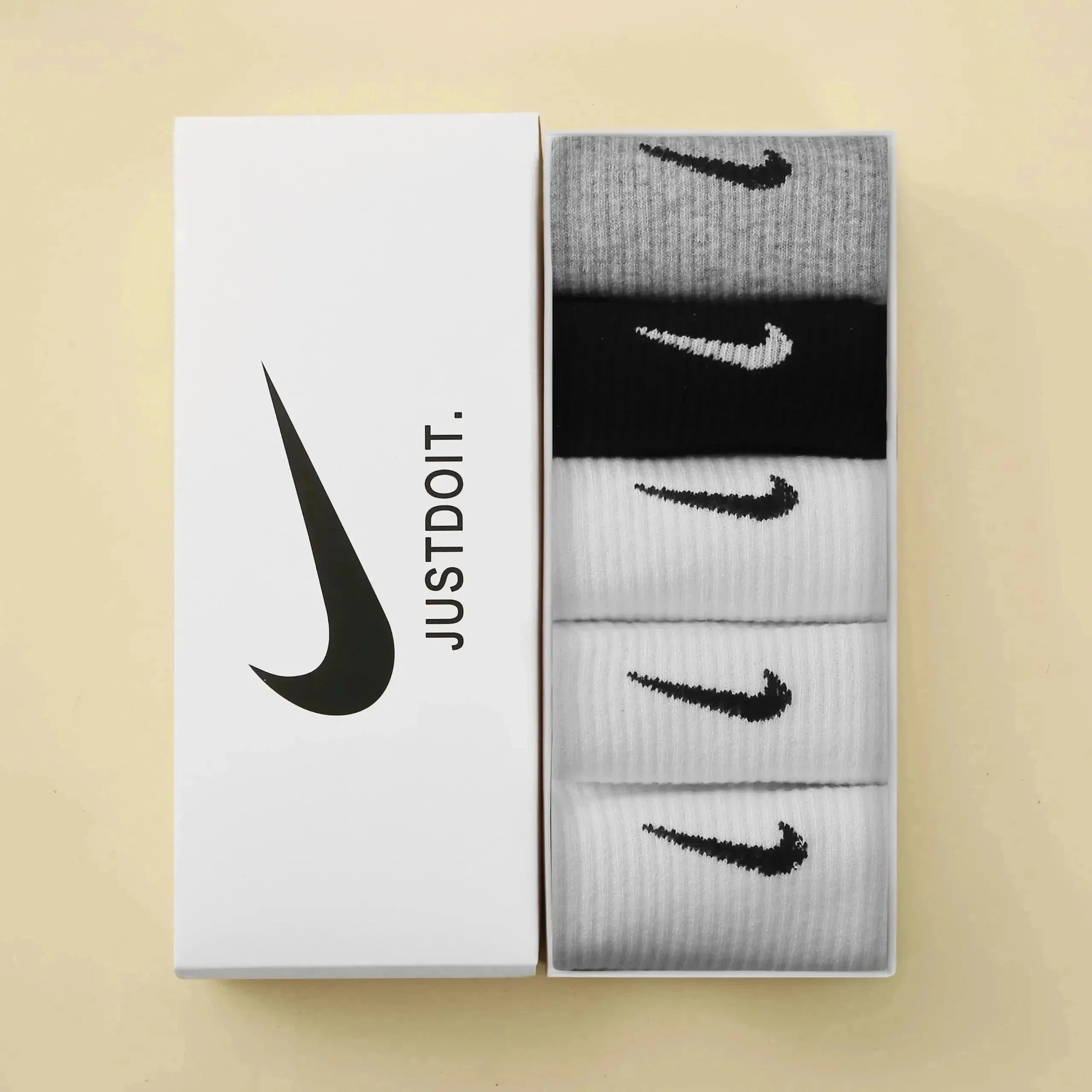 5 pairs【3white+lgrey+1black】
