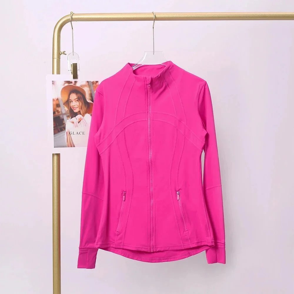 玫红色夹克