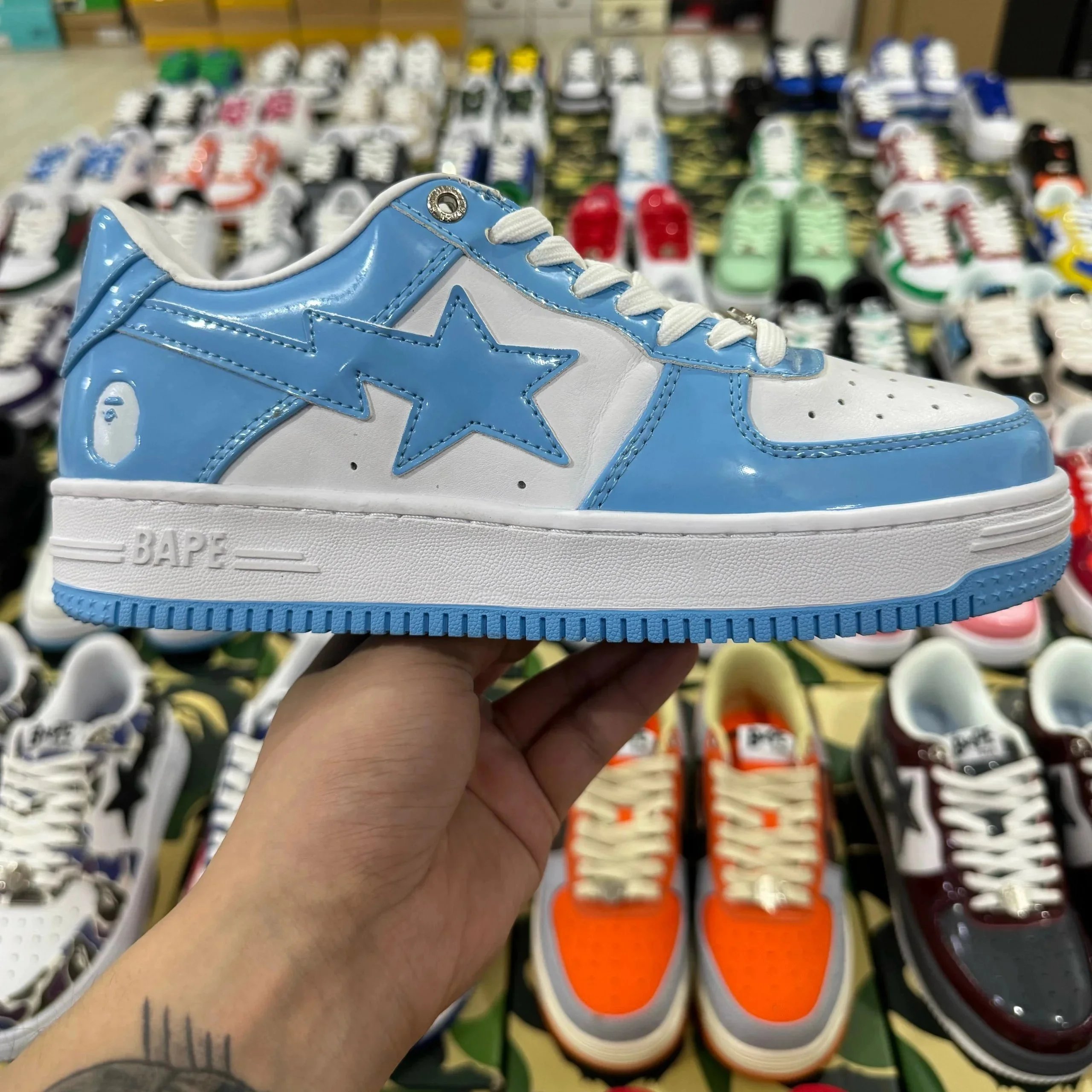 浅蓝白漆皮