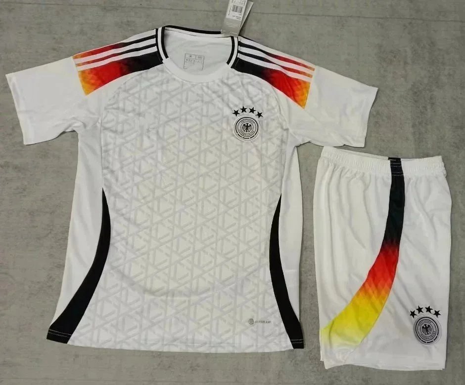 24–25 Germany home