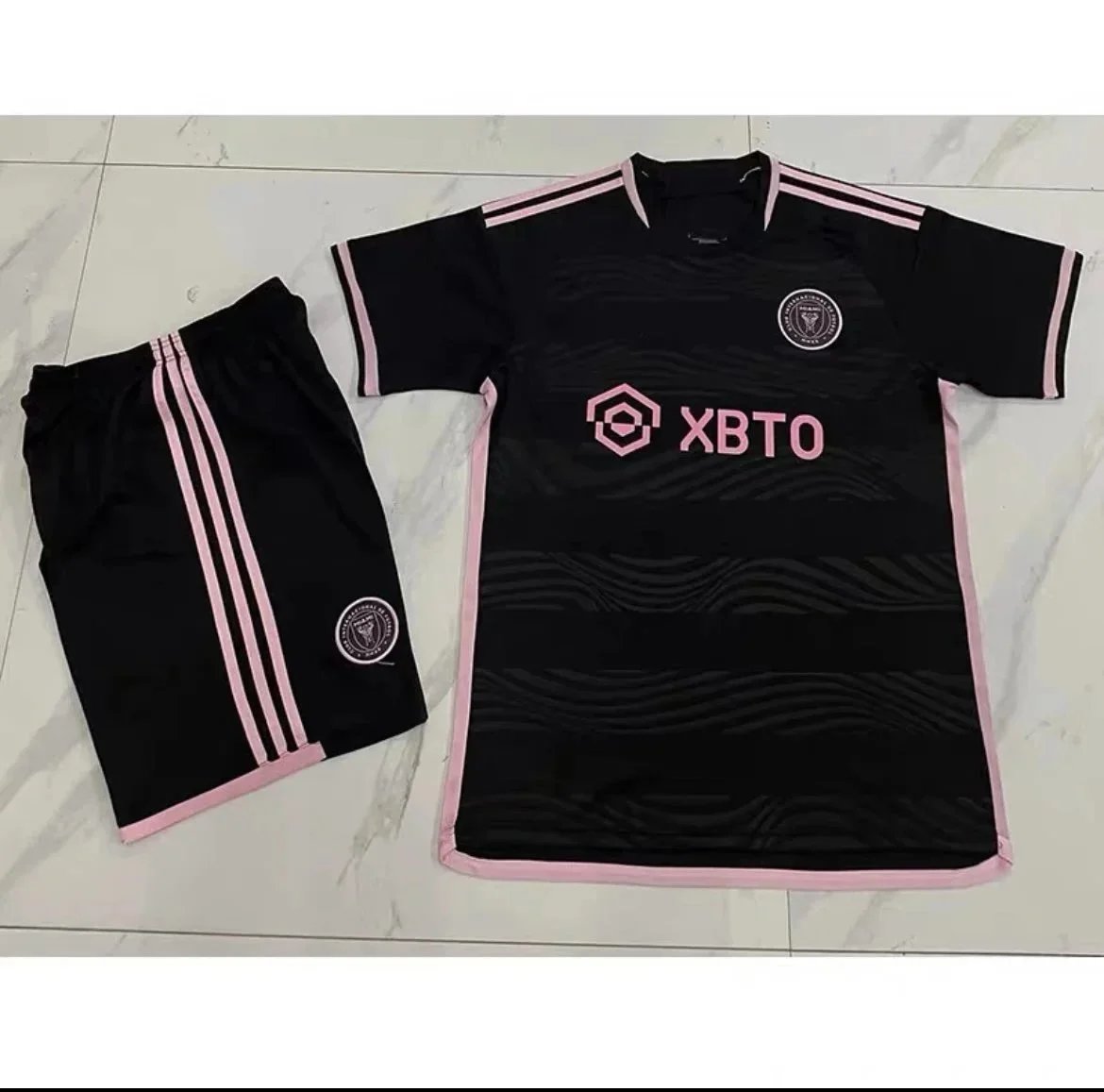 Away kit with numbered print