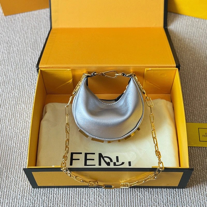 银色皮面 银色皮面