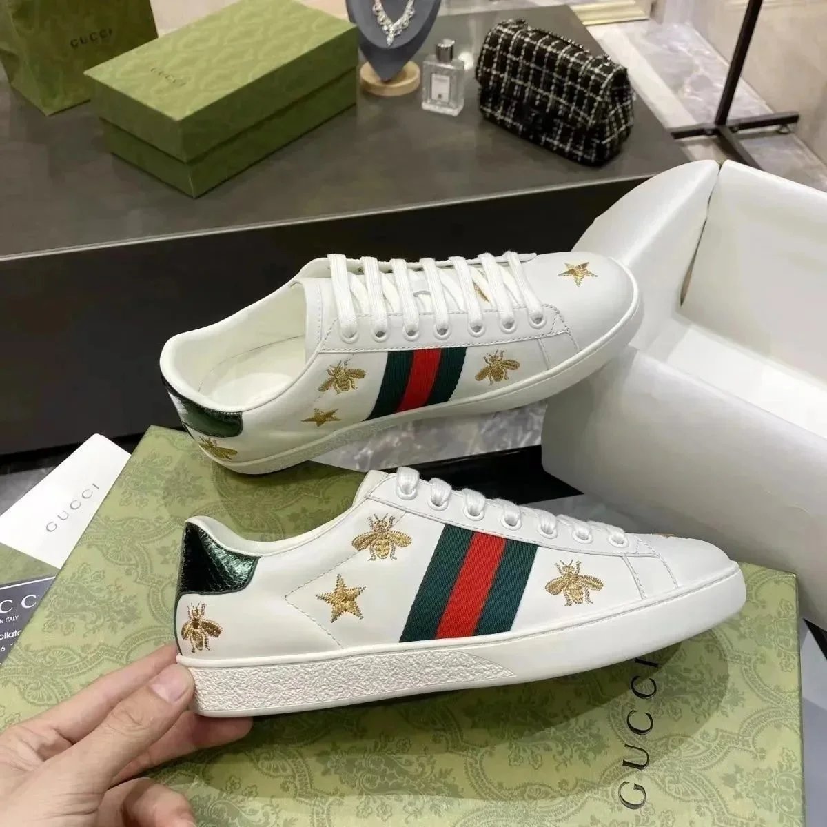 033 033