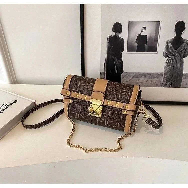 32 32