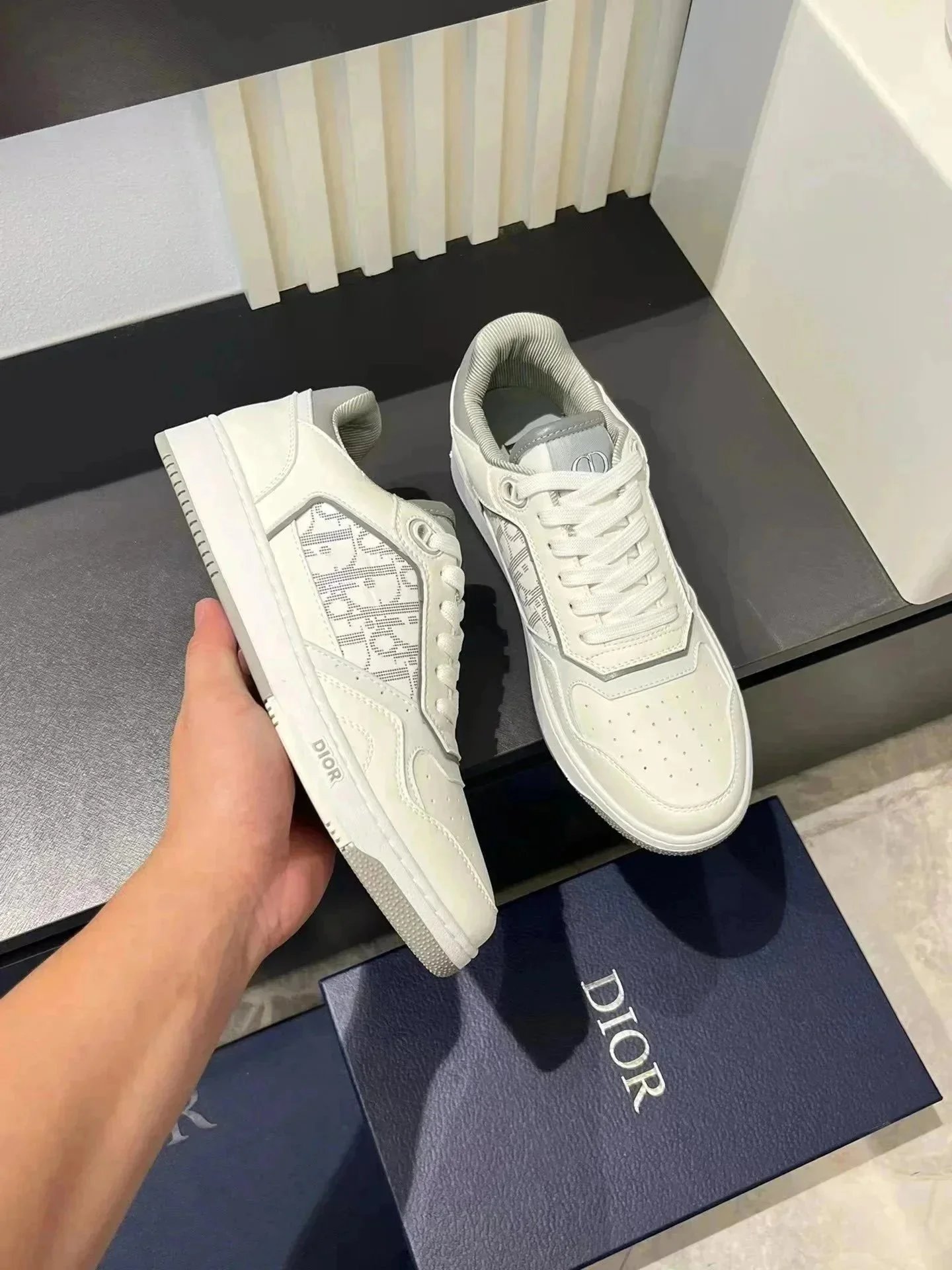 033 033