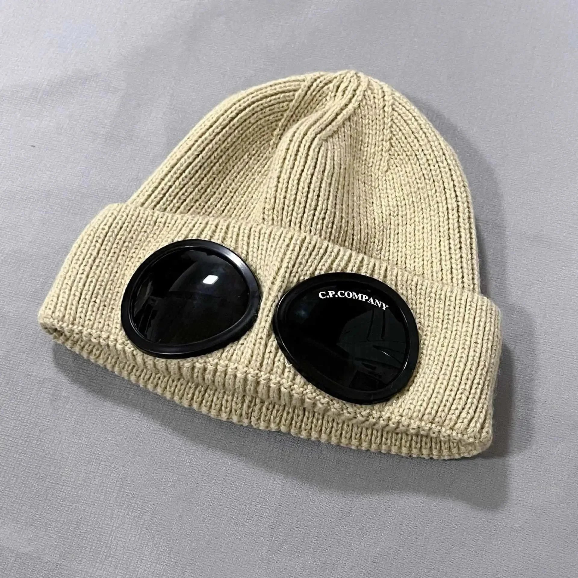浅卡其 浅卡其